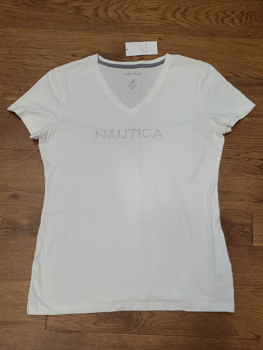 Nautica Women's NWT White V-Neck Silver Logo Tee Size M